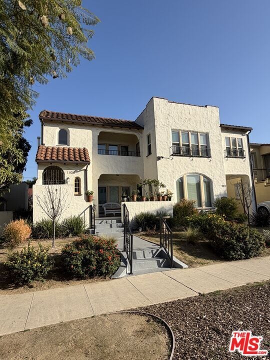 1112 Meadowbrook Ave in Los Angeles, CA - Building Photo - Building Photo