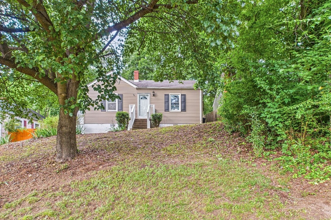 703 S Holden Rd in Greensboro, NC - Building Photo