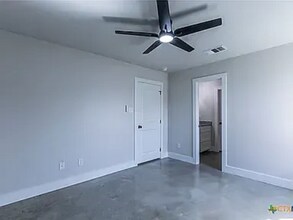 212-212 N Sparks St in Belton, TX - Building Photo - Building Photo
