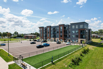 The Element Apartments in Green Bay, WI - Building Photo - Building Photo