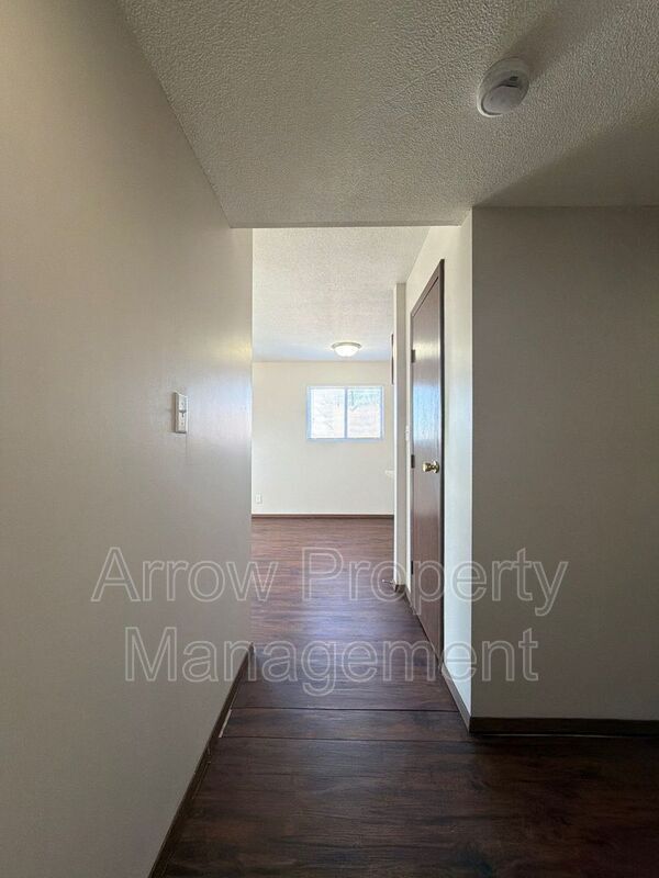 321 Chestnut St in Hickman, NE - Building Photo - Building Photo