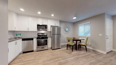 303 W Clemmens Ln in Fallbrook, CA - Building Photo - Building Photo