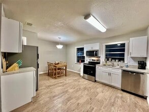 5811 20th St in Zephyrhills, FL - Building Photo - Building Photo