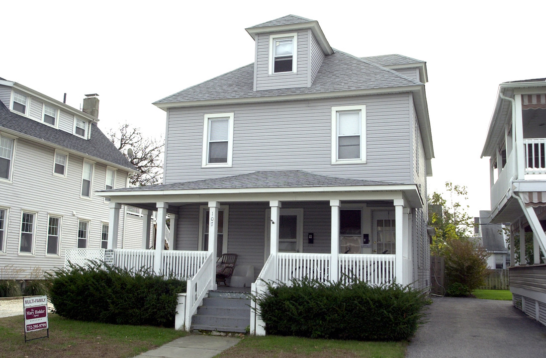 107 10th Ave in Belmar, NJ - Foto de edificio