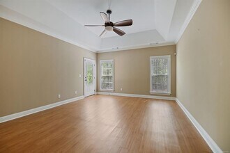 1494 Moxley Rd in Deatsville, AL - Foto de edificio - Building Photo
