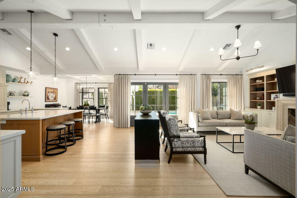 5838 E Calle Del Paisano in Phoenix, AZ - Building Photo