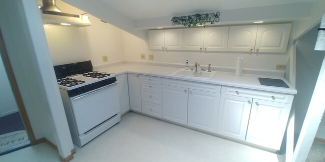 7918 E 500N Rd, Unit 7918-B