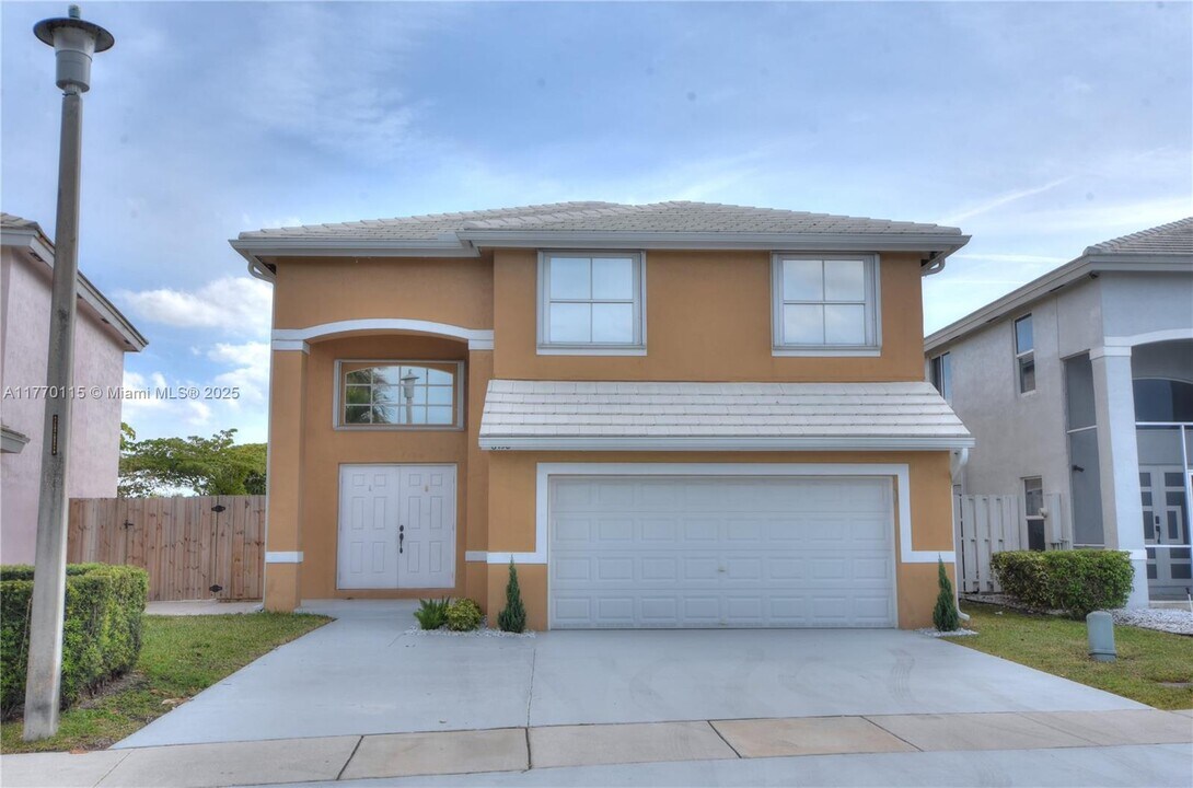 6450 Buena Vista Dr in Margate, FL - Building Photo