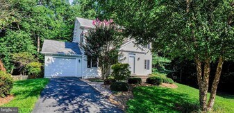 10152 Marshall Pond Rd in Burke, VA - Building Photo