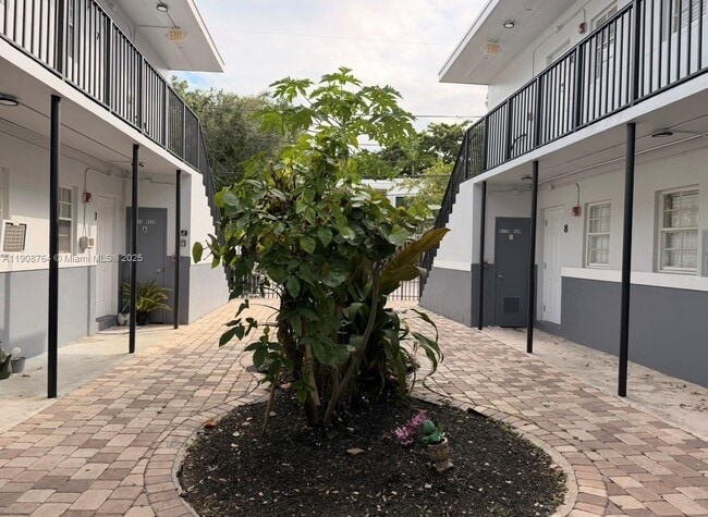 3615 Thomas Ave in Miami, FL - Building Photo - Building Photo