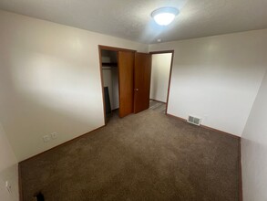533 E Olympic Ave in Spokane, WA - Foto de edificio - Building Photo