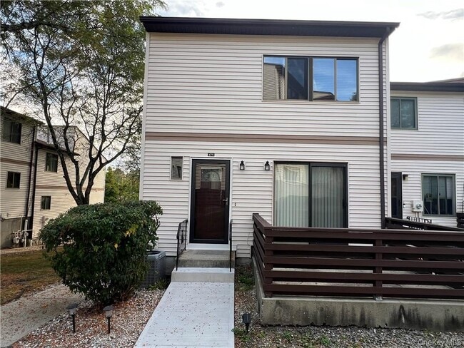 property at 475 Country Club Ln