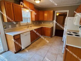 11121 E 56th Terrace in Raytown, MO - Building Photo