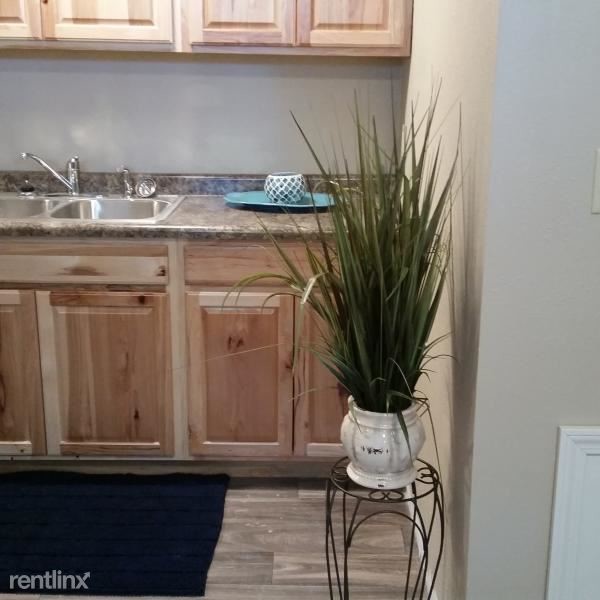 264 College St SE-Unit -Apt 7 in Valley City, ND - Foto de edificio - Building Photo