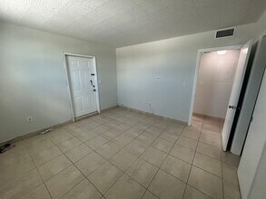 2036 NE 18th St in Fort Lauderdale, FL - Building Photo - Building Photo