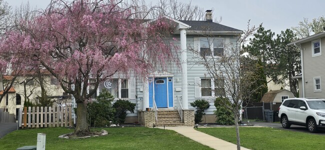 76 Renaissance Dr, Unit 2nd Floor
