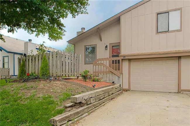 property at 9009 E 85th Terrace