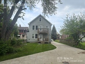 4518 McGregor Ave in Newburgh Heights, OH - Building Photo - Building Photo
