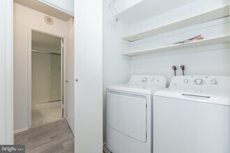 1326 Spruce St, Unit 1603 in Philadelphia, PA - Building Photo - Building Photo