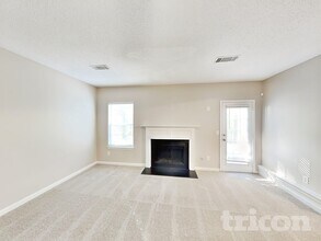 345 Othello Dr in Hampton, GA - Foto de edificio - Building Photo