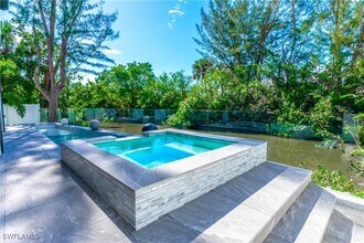 4064 Full Moon Ct in Naples, FL - Foto de edificio - Building Photo