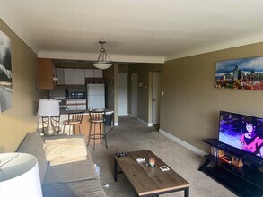 2295 E Asbury Ave, Unit 203 in Denver, CO - Foto de edificio - Building Photo
