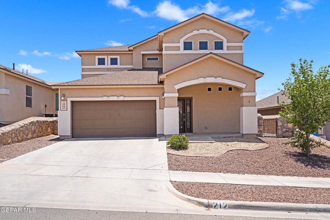 212 S Manzanita Dr in El Paso, TX - Building Photo