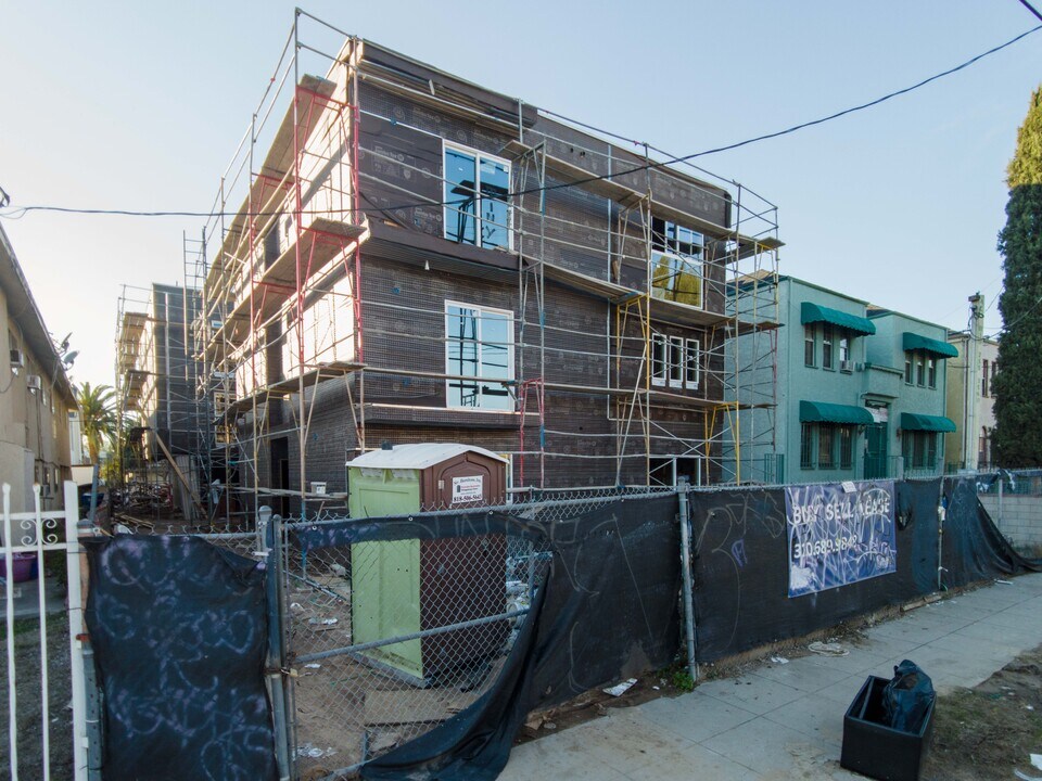 1147 N Kenmore Ave in Los Angeles, CA - Building Photo