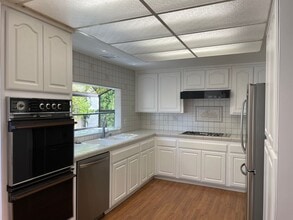 517 Raindance St in Thousand Oaks, CA - Foto de edificio - Building Photo