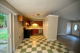 5 Capri Terrace in Durham, NC - Building Photo - Building Photo
