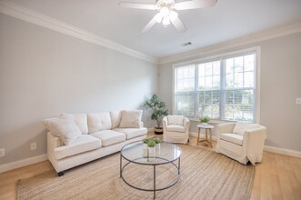 1955 Oxford Ct in Dalton, GA - Foto de edificio - Building Photo