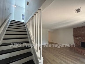 2217 N Crossover Rd in Fayetteville, AR - Building Photo - Building Photo
