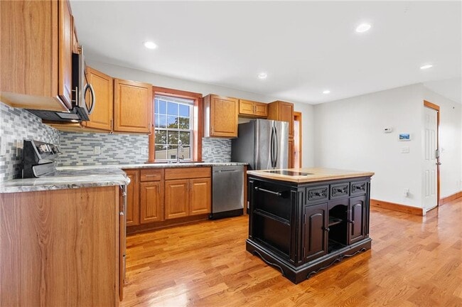 75 Albany St in Poughkeepsie, NY - Building Photo - Building Photo