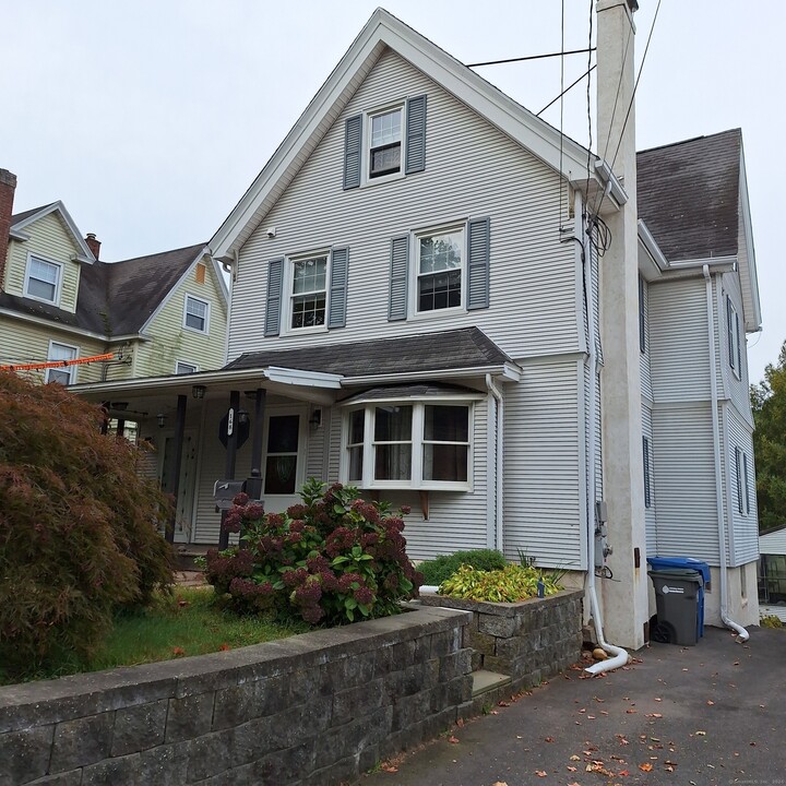 168 S Main St in Manchester, CT - Building Photo