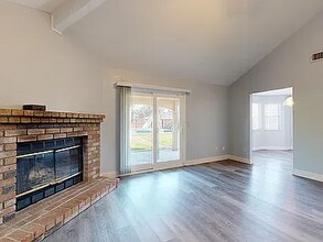 15732 Warfield Rd in Lathrop, CA - Foto de edificio - Building Photo