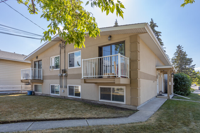 2602 24A St SW in Calgary, AB - Building Photo - Building Photo