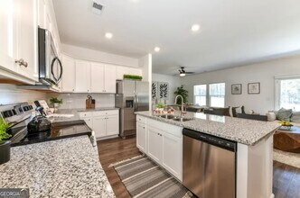 12076 Crosswicks Rd in Union City, GA - Building Photo - Building Photo