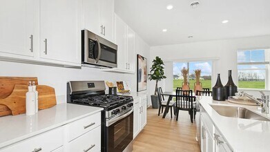 2154 Tyrone Dr in Shakopee, MN - Building Photo - Building Photo
