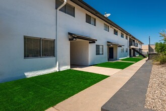 Chelsea Village Apartments in Albuquerque, NM - Building Photo - Building Photo