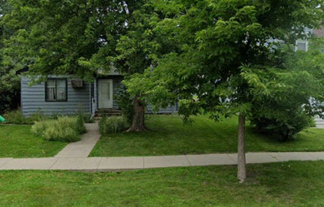 1514 12th St N in Fargo, ND - Building Photo