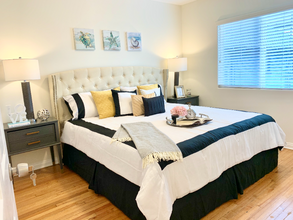 819 S Grand View St in Los Angeles, CA - Building Photo - Building Photo