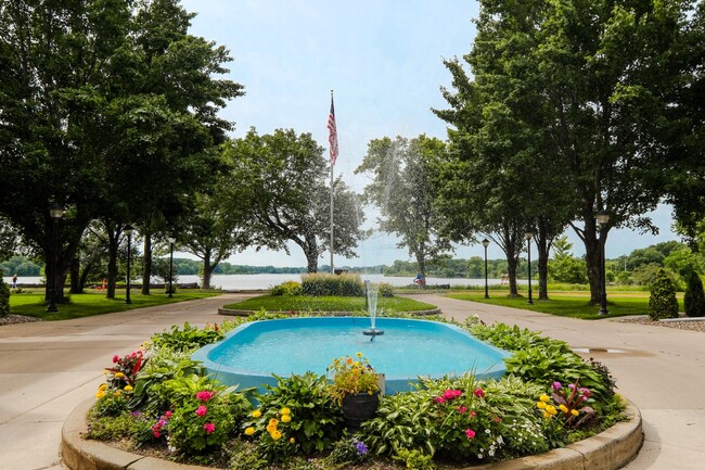 Parkview Court Apartments in Maplewood, MN - Foto de edificio - Building Photo