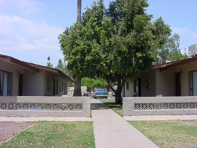 Town Lake Apartments in Tempe, AZ - Building Photo - Building Photo