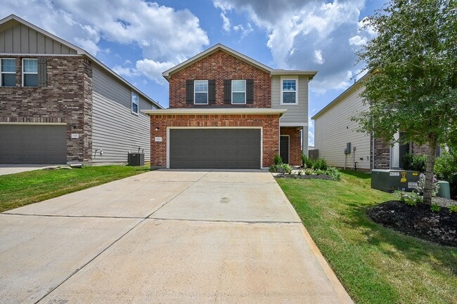 property at 673 Amesbury Rd