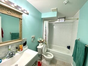 1 Kettle Crt in Vaughan, ON - Building Photo - Building Photo