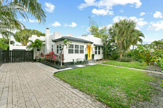 525 Westwood Rd in West Palm Beach, FL - Building Photo - Building Photo