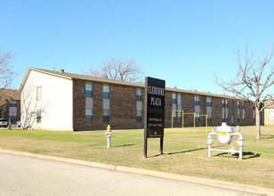 Cleburne Plaza in Cleburne, TX - Building Photo - Building Photo