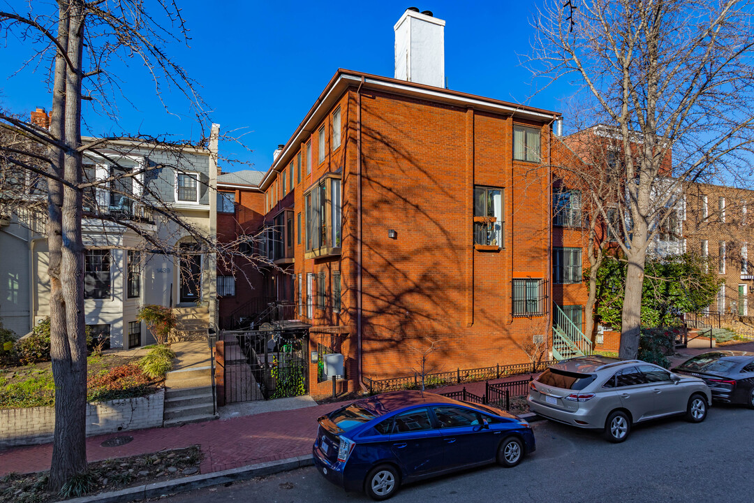 1435 Corcoran St Nw in Washington, DC - Building Photo