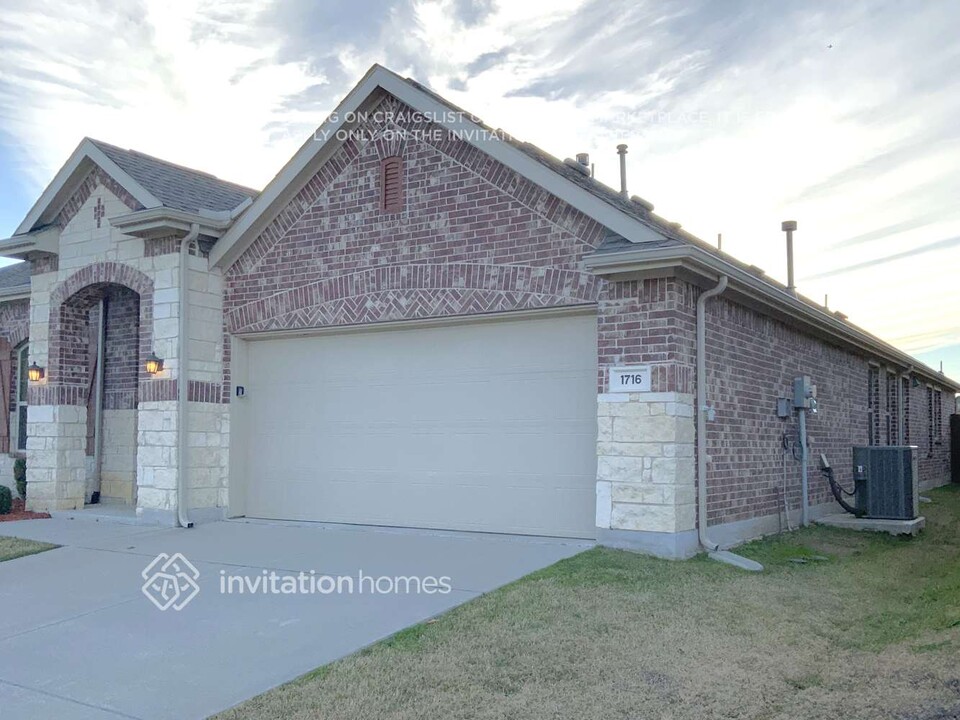 1716 Angus Dr in Little Elm, TX - Building Photo