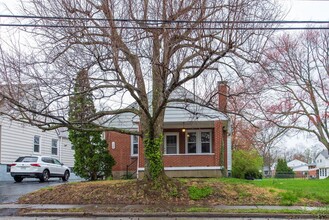 1327 Birney Ln in Cincinnati, OH - Building Photo - Building Photo